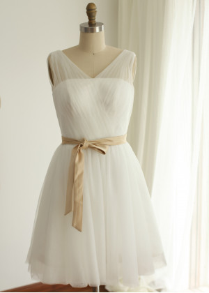 Deep V Pleats Tulle Short Wedding Dress